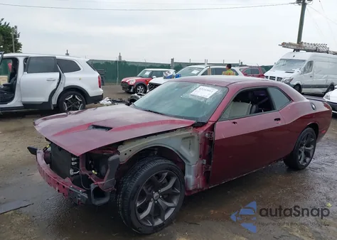 2017 Dodge Challenger Sxt Plus z USA, uszkodzony, nr VIN 2C3CDZAG1HH633216
